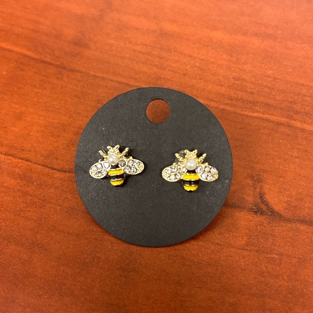 NEW bubble bee stud earrings